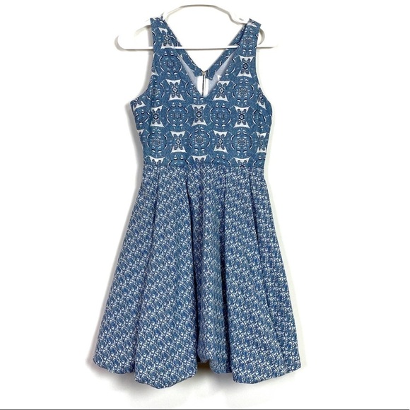 Allison Collection NY Medallion Print Dress Size S Blue V-Neck Sleeveess - Picture 5 of 8
